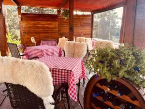 an outdoor patio with tables and chairs and a room with at Cantinho de Campos in Campos do Jordão