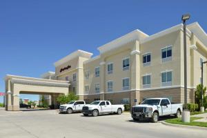 two white trucks parked in front of a hotel at Hampton Inn Fort Stockton in Fort Stockton