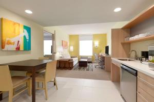 Kuchyň nebo kuchyňský kout v ubytování Home2 Suites by Hilton Gillette