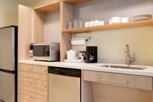 Kuchyň nebo kuchyňský kout v ubytování Home2 Suites by Hilton Gillette