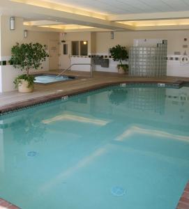 a large swimming pool in a hotel room at Hilton Garden Inn Spokane Airport in Airway Heights