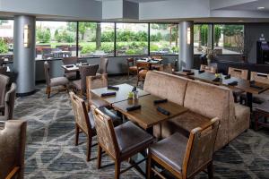 DoubleTree by Hilton Appleton, WI的休息区