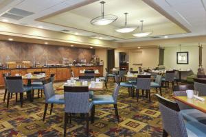 a restaurant with tables and chairs and a buffet at DoubleTree by Hilton Holland in Holland
