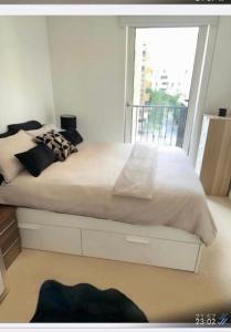 a bedroom with a white bed with a window at Luxury one bedroom apartment in London