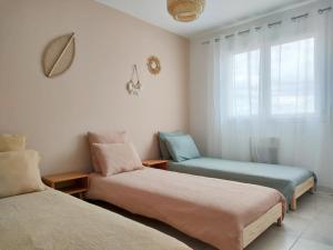 Afbeelding uit fotogalerij van Logement entier climatisé - piscine privée et chauffée 7 personnes, 3 chambres in Joyeuse