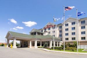 een uitzicht op de Amerikaanse herberg van het hotel bij Hilton Garden Inn Nanuet in Nanuet