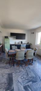 a kitchen with a table and chairs in a room at Bel appartement lumineux 3 chambres in Lay-Saint-Christophe