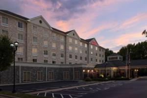 una rappresentazione di un hotel al tramonto di Hilton Garden Inn Winston-Salem/Hanes Mall a Winston-Salem