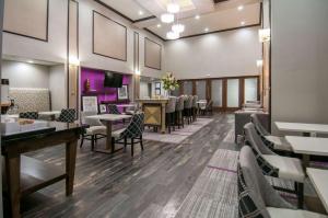 Hampton Inn & Suites Ridgeland的休息区