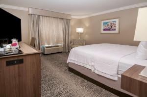 Hampton Inn & Suites Ridgeland客房内的一张或多张床位