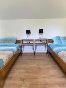 Rúm í herbergi á Vikend kuca pod lipom