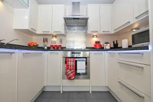 Dapur atau dapur kecil di One Bedroom Apartment TCA-78