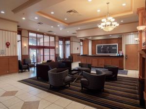 Area soggiorno di Hampton Inn by Hilton Kamloops