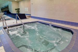 Piscina di Hampton Inn by Hilton Kamloops o nelle vicinanze