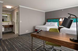 Letto o letti in una camera di Hampton Inn by Hilton Kamloops