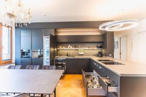a kitchen with a table and a dining room at TIP! Erstklassiges 120 qm Apartment am Neumarkt in Dresden