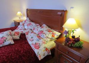 a bedroom with a bed and a table with a bowl of fruit on it at Apartment Kamelija in Opatija