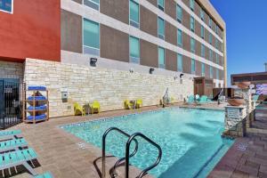 Bazén v ubytování Home2 Suites By Hilton Las Vegas Strip South nebo v jeho okolí