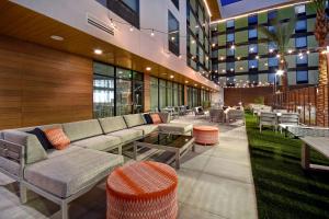 Home2 Suites by Hilton Las Vegas Convention Center - No Resort Fee的休息区
