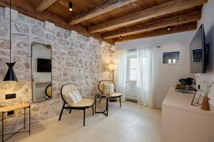 TV/Unterhaltungsangebot in der Unterkunft Modern Stone House, luxury suites in Dubrovnik Old Town