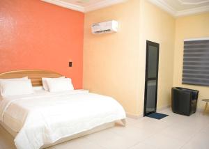 Postel nebo postele na pokoji v ubytování HOTEL MAVILLA Cotonou