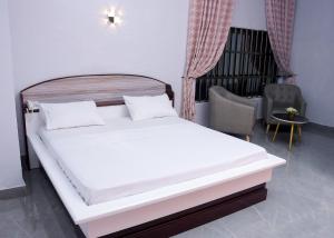 Postel nebo postele na pokoji v ubytování HOTEL MAVILLA Cotonou