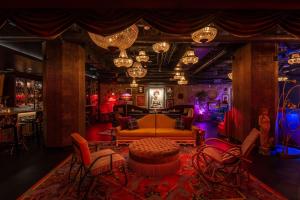Posezení v ubytování The Wayfarer Downtown LA, Tapestry Collection by Hilton