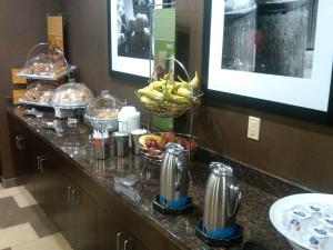 a counter with a bowl of fruit and a basket of bananas at Hampton Inn & Suites Lebanon in Lebanon