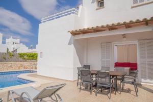 Bazén v ubytování Villa Roca Nova nebo v jeho okolí