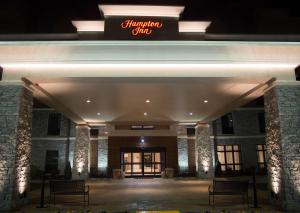 a lobby of a building with a sign that readshamilton inn at Hampton Inn Lexington Medical Center, KY in Lexington