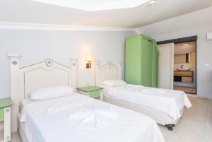 Ένα ή περισσότερα κρεβάτια σε δωμάτιο στο Villa Canan Paradise +41 φωτογραφίες
