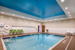 a swimming pool with a blue ceiling at Hampton Inn By Hilton Paramus in Paramus