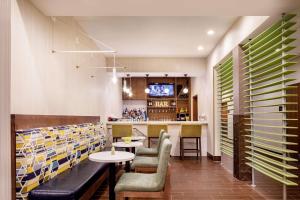 a restaurant with tables and chairs and a bar at Hampton Inn By Hilton Paramus in Paramus