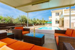 Photo de la galerie de l'établissement Rose Villas Collection, à Kato Yialia