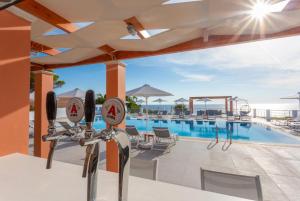 Bazén v ubytovaní Maria Beach House alebo v jeho blízkosti