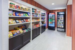 酒店内部或周边的超市或其他商店