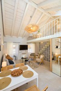 TV/Unterhaltungsangebot in der Unterkunft Modern Stone House, luxury suites in Dubrovnik Old Town