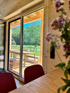 Balkón nebo terasa v ubytování Das Grünhaus - Dein Chalet in Grünau im Almtal
