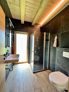 Koupelna v ubytování Das Grünhaus - Dein Chalet in Grünau im Almtal
