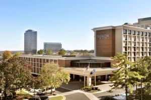 an aerial view of the headquarters of the hotel at DoubleTree by Hilton McLean Tysons in Tysons Corner