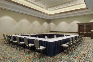 Embassy Suites by Hilton Orlando Lake Buena Vista South商务区和/或会议室