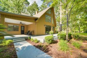 Κήπος έξω από το Stunning Valdosta A-Frame Home with Private Pool!