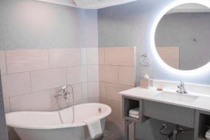 Doubletree by Hilton Phoenix Mesa的一间浴室