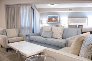Doubletree by Hilton Phoenix Mesa的休息区