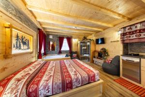 Postel nebo postele na pokoji v ubytování AL RANCH WELLNESS CADORE DOLOMITI APARTMENTS vicino Cortina Olimpiadi 2026 e Misurina Tre Cime Lavaredo