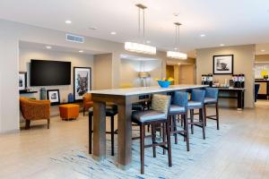 a lobby with a bar with chairs and a kitchen at Hampton Inn Wetumpka in Wetumpka