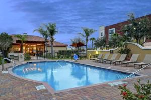 Bazén v ubytování Homewood Suites by Hilton McAllen nebo v jeho okolí
