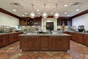 Příslušenství pro přípravu čaje a kávy v ubytování Homewood Suites by Hilton McAllen