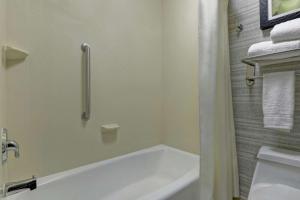 Koupelna v ubytování Homewood Suites by Hilton McAllen