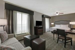 TV a/nebo společenská místnost v ubytování Homewood Suites by Hilton McAllen